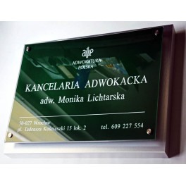 Kancelaria Adwokacka - tablica z pleksi na podkładzie z dibondu